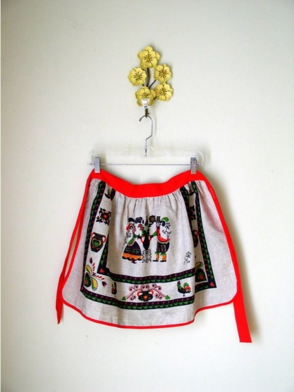 Vintage 1960s Parisian Prints Linen Apron Pennsylvania Dutch Folk Art Kitchen